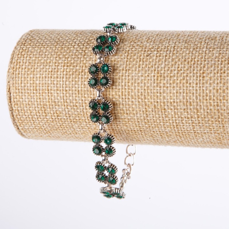 Bracelet in 'drip-silver' with green crystals 22 cm