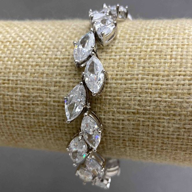 Bracelet TM 'Kolosok Marquis' with Bohemian Crystal, 8×13 mm diameter, made in Korea, 18 cm length