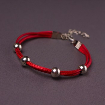 Red thread bracelet for protection against the evil eye, in three strands with metal beads, diameter 8 mm