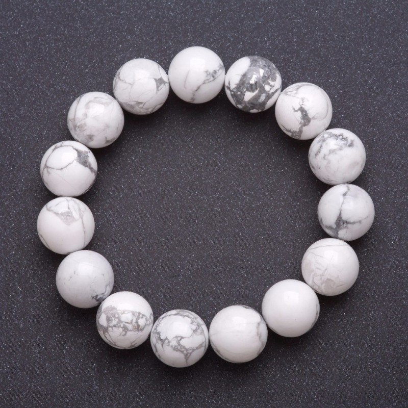 Bracelet of natural howlite on elastic cord, smooth beads, 12mm diameter, length 18 cm