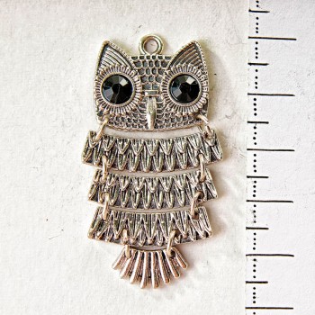 (45 mm) Owl pendant in light gray metal, linked by chains, black rhinestones, medium