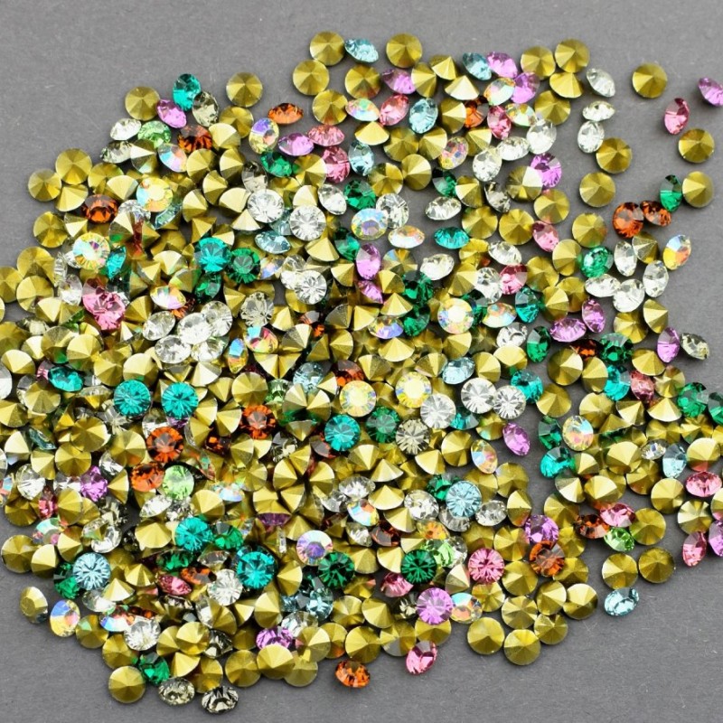 Colored rhinestones No. 16–20, diameter 3.8–4.5 mm, pack / 10 g (+/-)