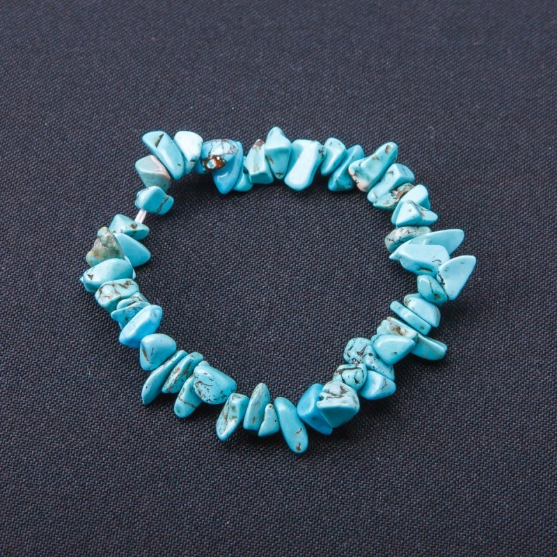Elastic bracelet with green turquoise chip beads (named ) 6-8 mm+
