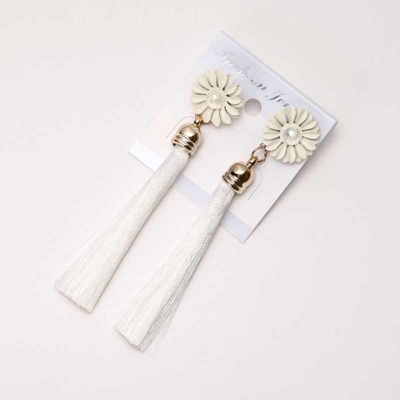 Tassel Earrings 'Chrysanthemums' White, 9 cm long