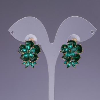 Stud earrings with green crystals, yellow metal finish