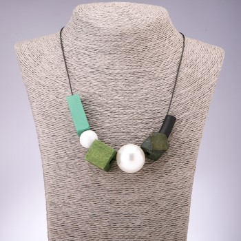 Geometric Necklace made of green wooden beads, length 50-55 cm