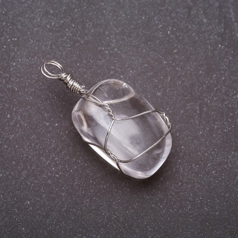 Pendant with natural tumbled crystal in a silver-plated setting 20x20mm (±)