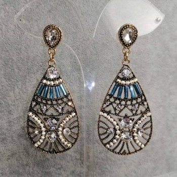 Long earrings 'Golden Beauty' gold-toned metal, length 7 cm