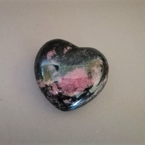 Rhodonite Heart-shaped Souvenir Stone, Assorted (price per 100 g); weight from 350 g
