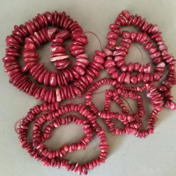 (Price per 100g.) Red coral chip beads, diameter 8-16 mm +/-
