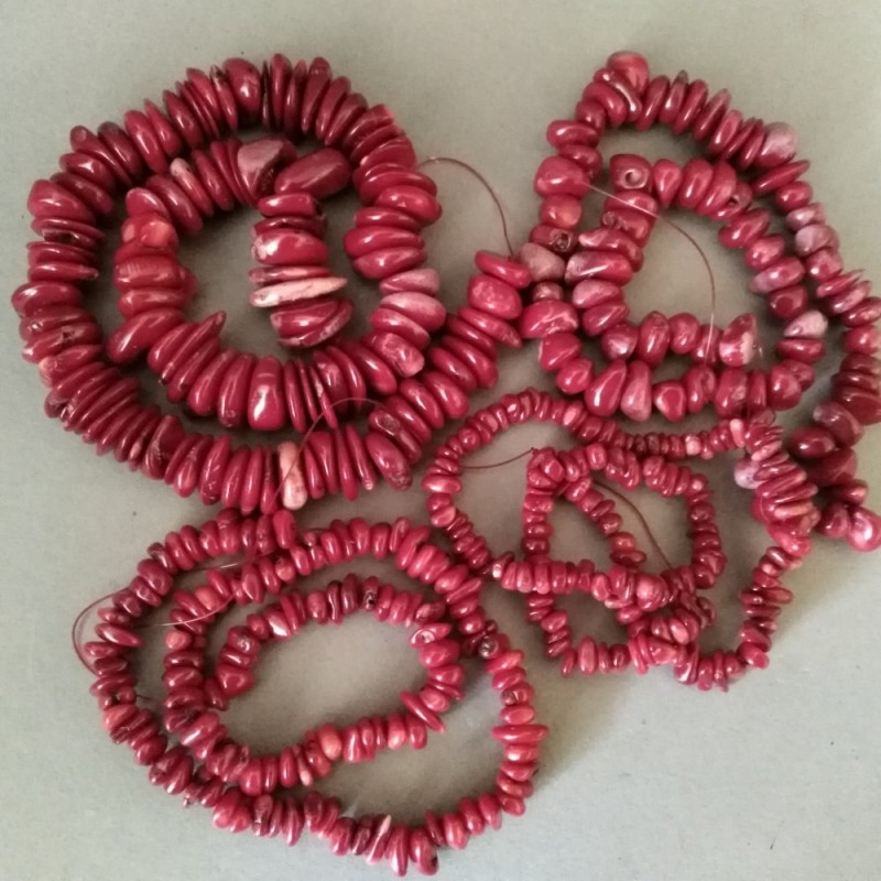 (Price per 100g.) Red coral chip beads, diameter 8-16 mm +/-