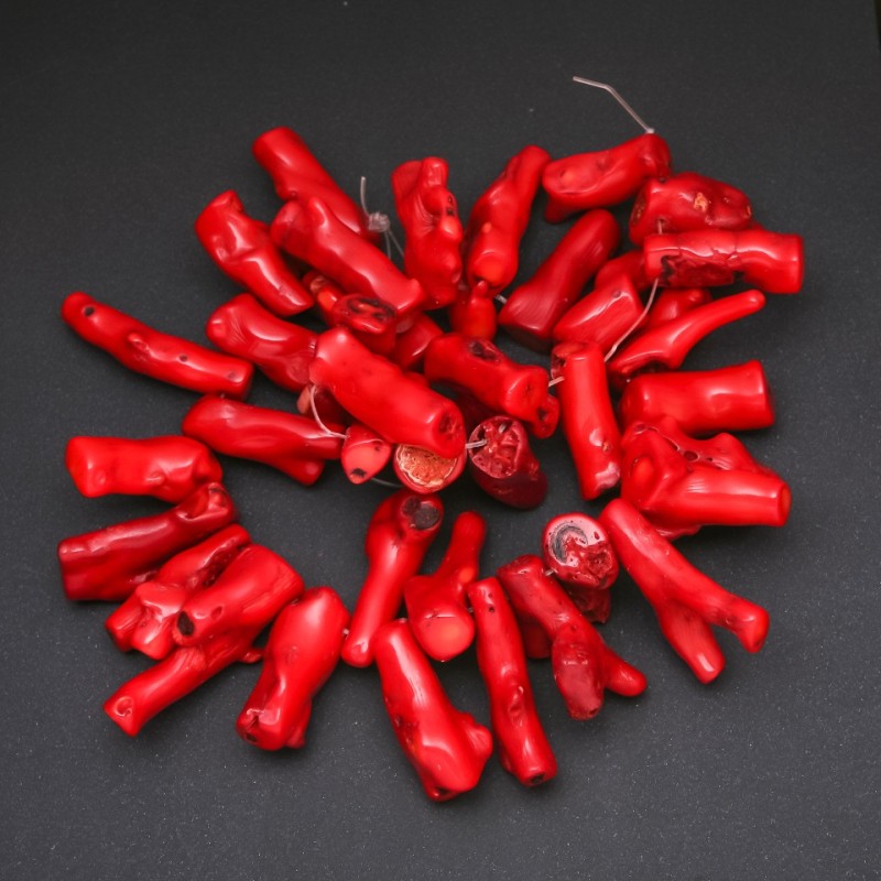 (Price per 100 g.) Red coral beads - twig-shaped, faceted, diameter 10x40 mm +/-