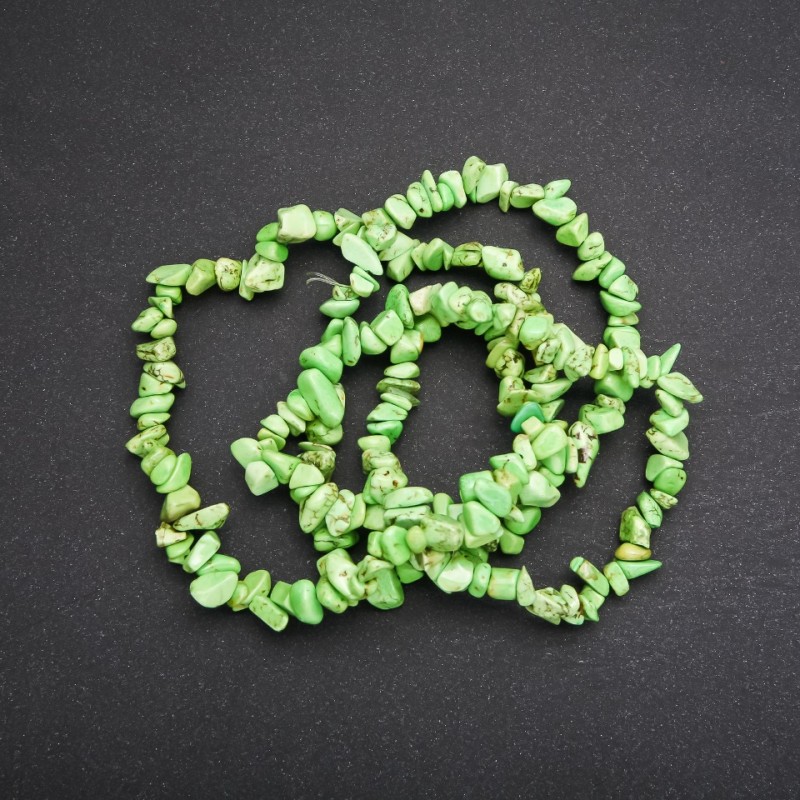 Beads on thread Howlite tinted chip, diameter 6 mm (+/-), length 80 cm