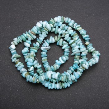 Beads on thread - tinted mother-of-pearl chips, 7 mm diameter, 80 cm length