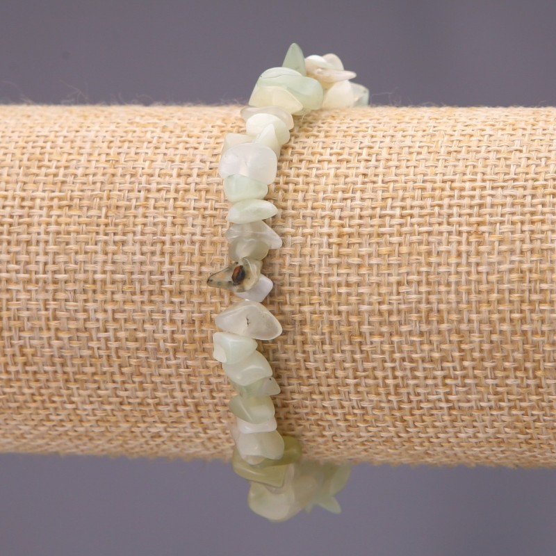 Bracelet with natural onyx chips, 7 mm (±) diameter on elastic, length 18 cm