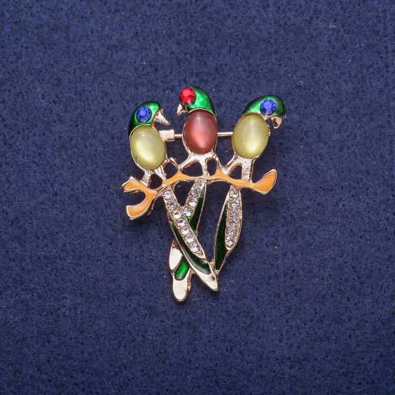 Sale! Parrots Brooch with Cat's Eye Cabochon, gold-tone metal 30x39mm