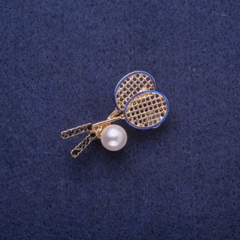 Discount! Pearl Tennis Rackets Brooch (Imitation), Golden Metal 18×33mm