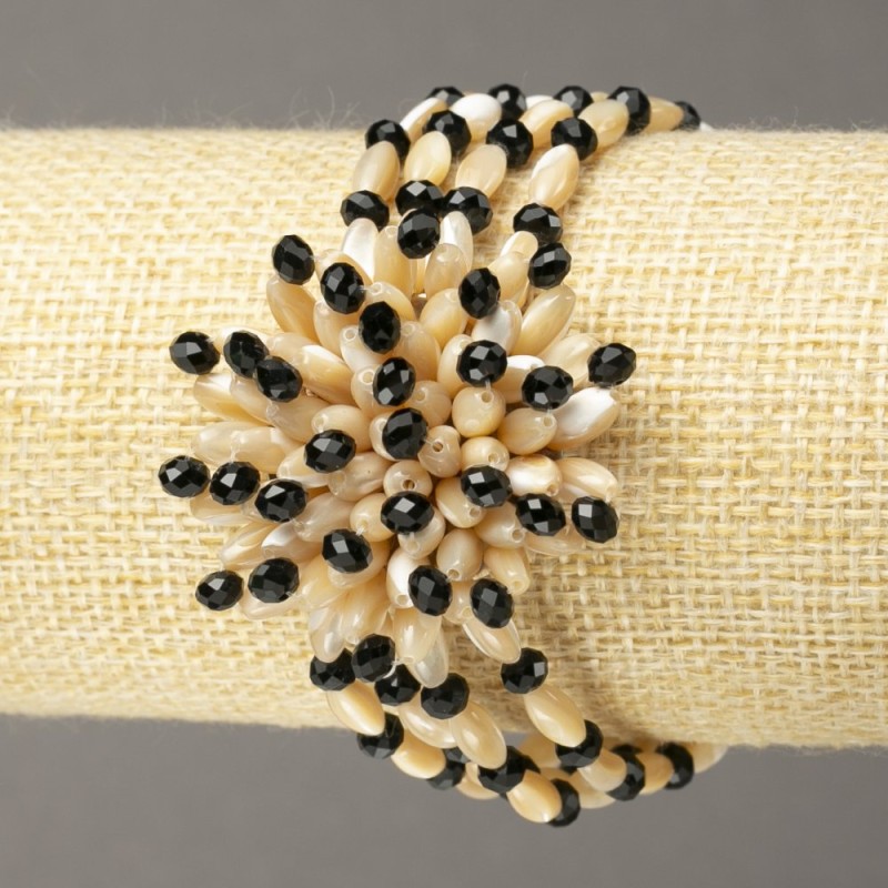Elastic bracelet with mother-of-pearl and Czech glass