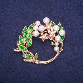Sale! Brooch 'Wreath' with pearls and enamel, white and green color 41x35mm, golden metal