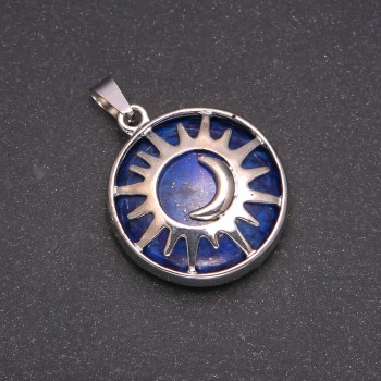 Pendant with natural lapis lazuli in a 'Sun' bezel, 27 mm diameter