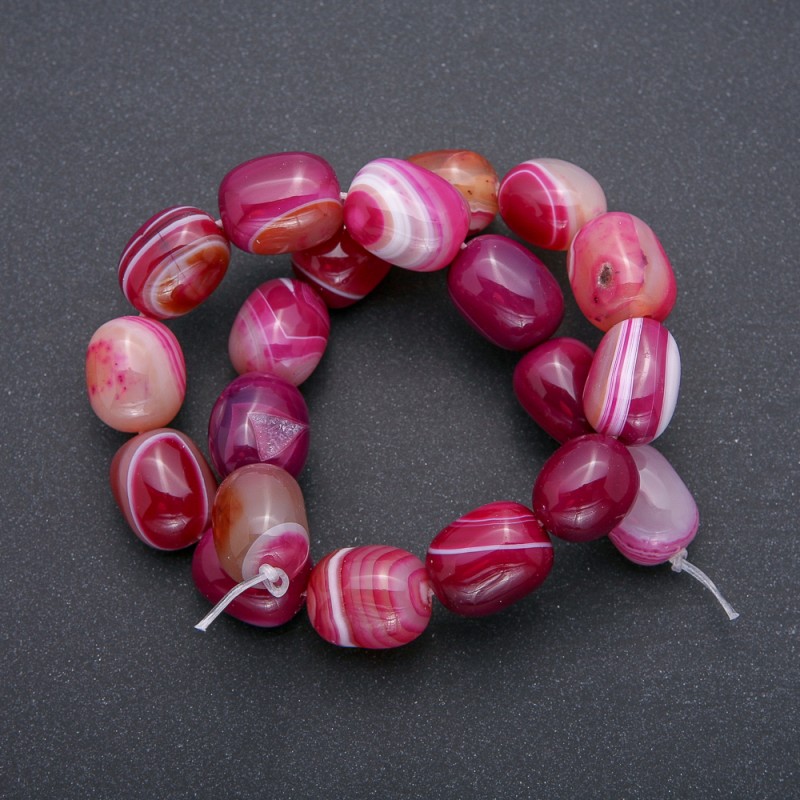 Beads on a beading thread of natural Raspberry Agate, faceted brick, diameter 20×15 mm, length 38 cm (±)