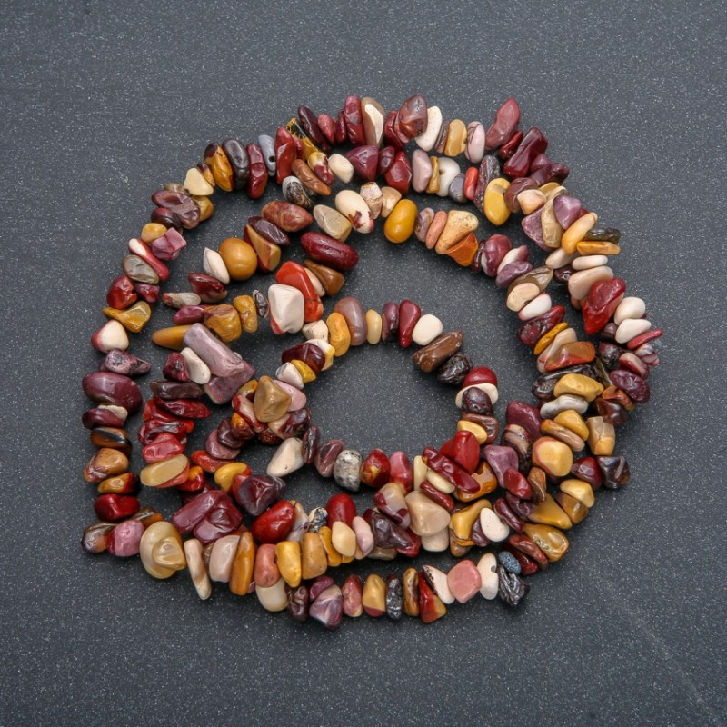 Beads on a thread of natural stone, Mookaite Jasper chip, diameter 9x6 mm, length 84 cm +