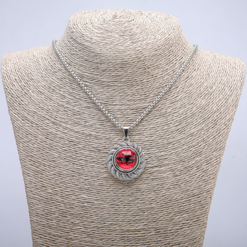 Pendant 'Dragon's Eye' in a 45×30 mm bezel on a chain, length 70 cm +/- silver-toned metal