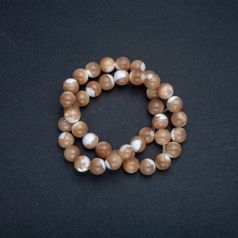 Beads on a thread — natural beige mother-of-pearl. Smooth bead, 10 mm diameter, length 39 +