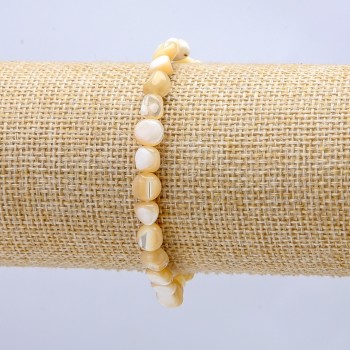 Elastic bracelet with natural beige mother-of-pearl. round beads, diameter 7×5 mm