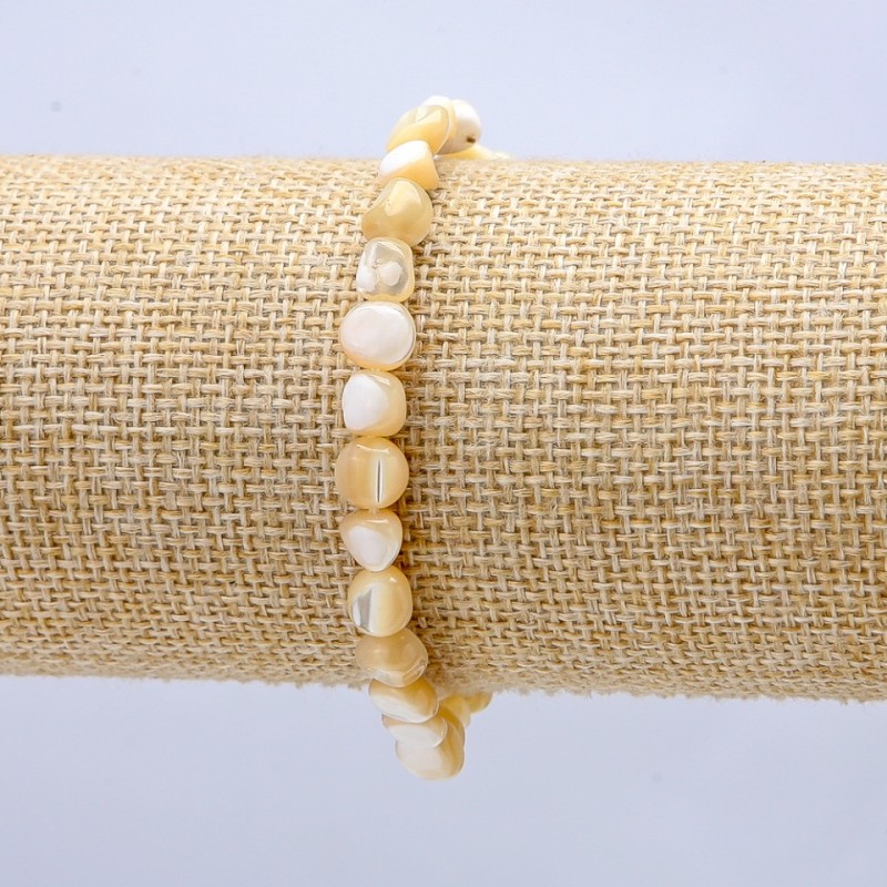Elastic bracelet with natural beige mother-of-pearl. round beads, diameter 7×5 mm