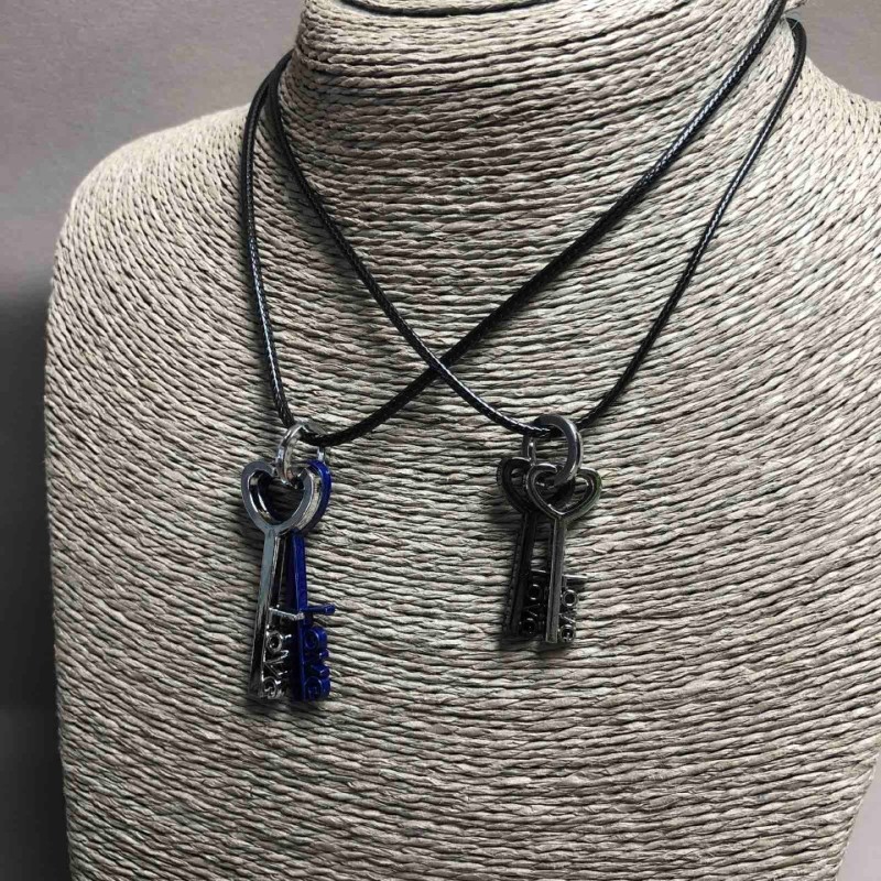 Pair of Keys Pendants 40x15mm + -, length 45-50 cm