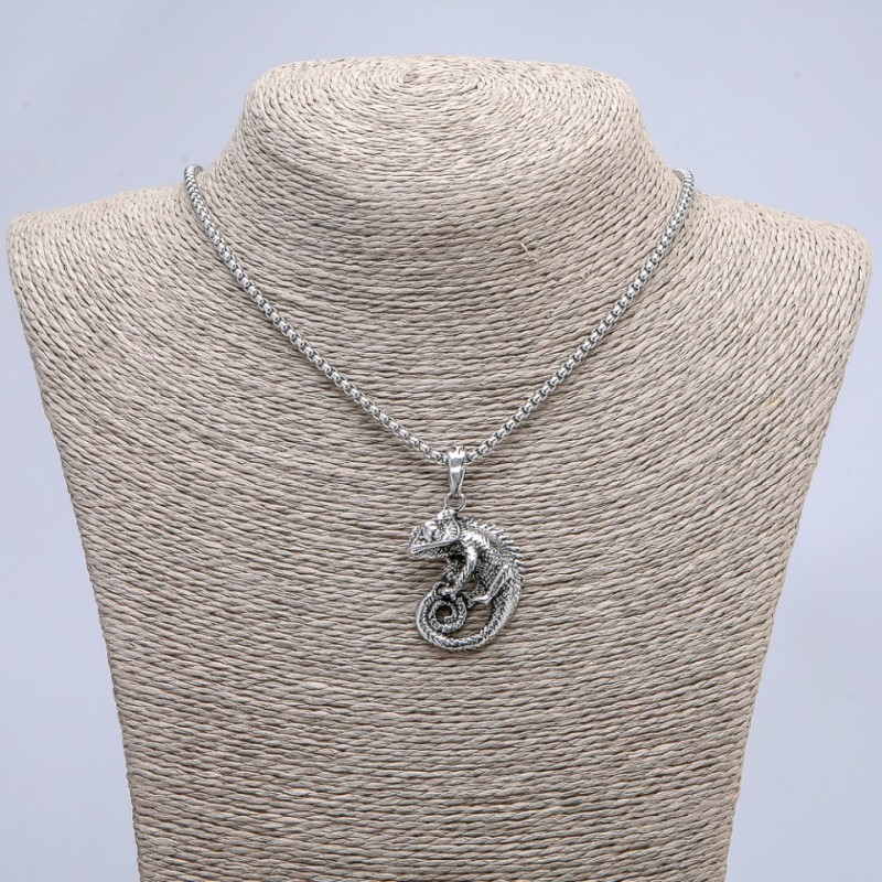 Chameleon Pendant 45x27 mm on a chain, length 70 cm, silver-colored metal