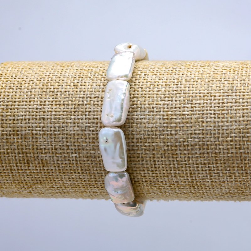 Bracelet of baroque pearls with a Gasoline finish on an elastic cord, diameter 10x18 mm (±), length 18 cm