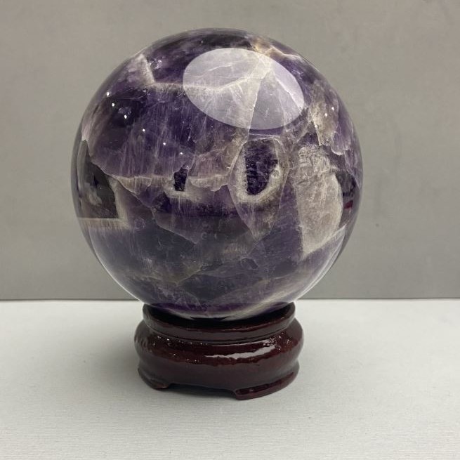 Amethyst natural stone souvenir sphere, diameter 85 mm ± weight 945 g