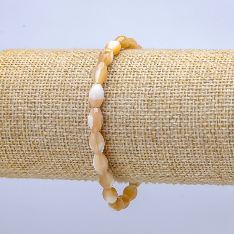 Elastic bracelet with natural beige mother-of-pearl. Oval, 10x6 mm, 5 mm, length 18 cm