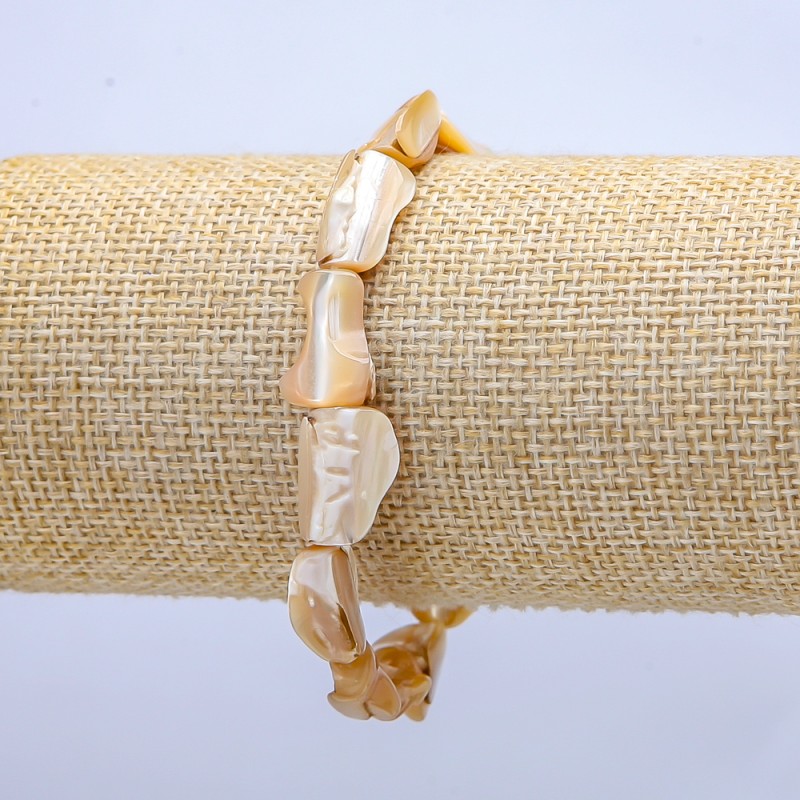 Elastic bracelet with natural beige mother-of-pearl, nacre finish, diameter 15×12 mm ±, length 18 cm ±