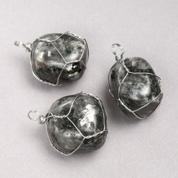 Labradorite pendant in a silver wire wrap, diameter 35×20 mm+