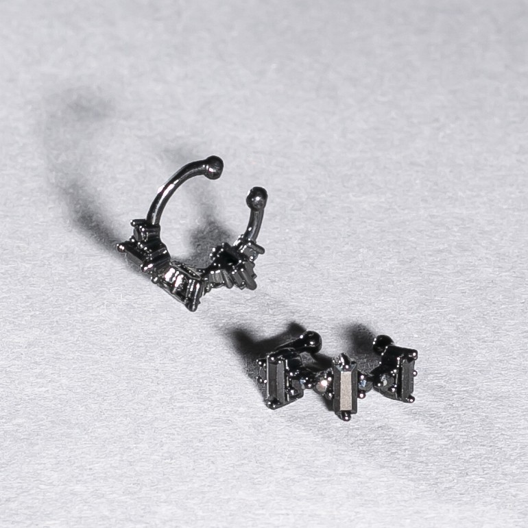 Kaf Xuping Black Rhodium with Black Rhinestones and Black Crystals 5x12mm +