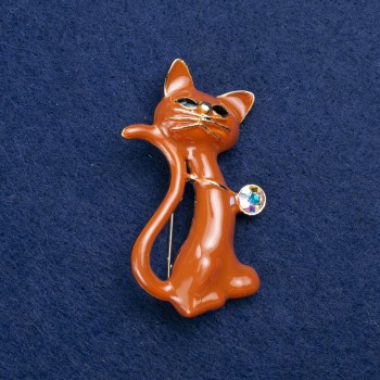 Sale! Kitty Brooch in Gold-Tone Metal, Enamel, and Crystal 50×30 mm +