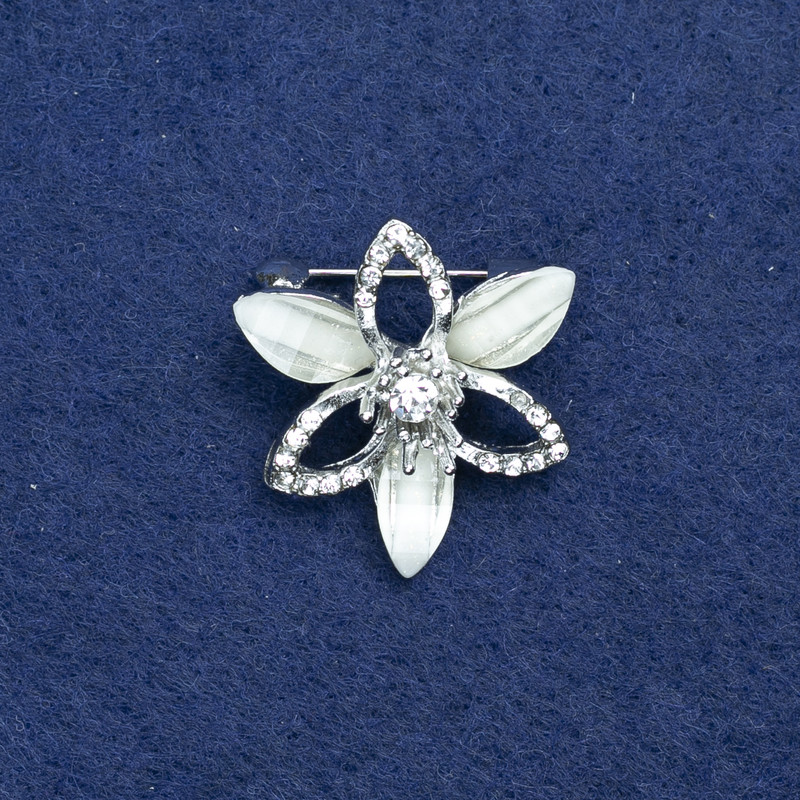 Discount! Brooch 'Flower' in silver-toned metal, crystals and white rhinestones, 27mm +