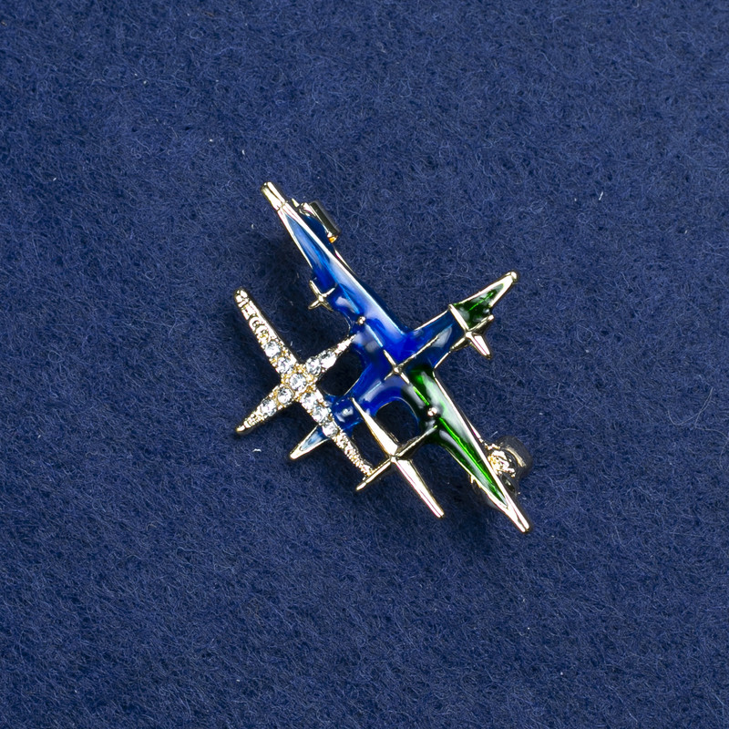 Brooch 'Star' in gold-tone metal, enamel and crystals, 38×30 mm +