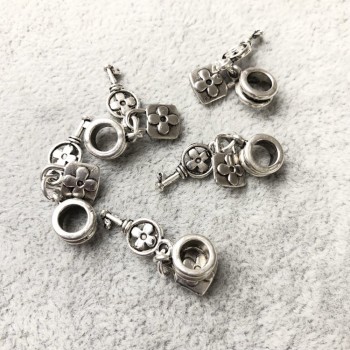 Pendant hardware Key 30mm inner, Ø5mm, packaging 20g +/- 12 pcs