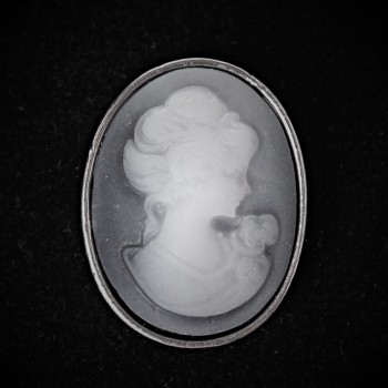 Cameo Brooch 3×2.5 cm