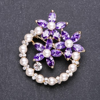 Brooch with lilac crystals, 43×49 mm, yellow metal
