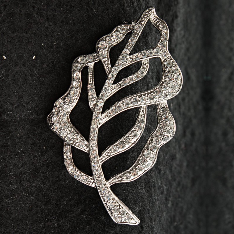 (35/60 mm) Leaf Brooch in Light Metal with Crystals