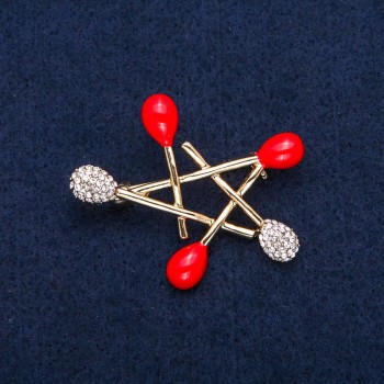 Brooch Star red enamel and white crystals, gold-tone metal 36x44mm