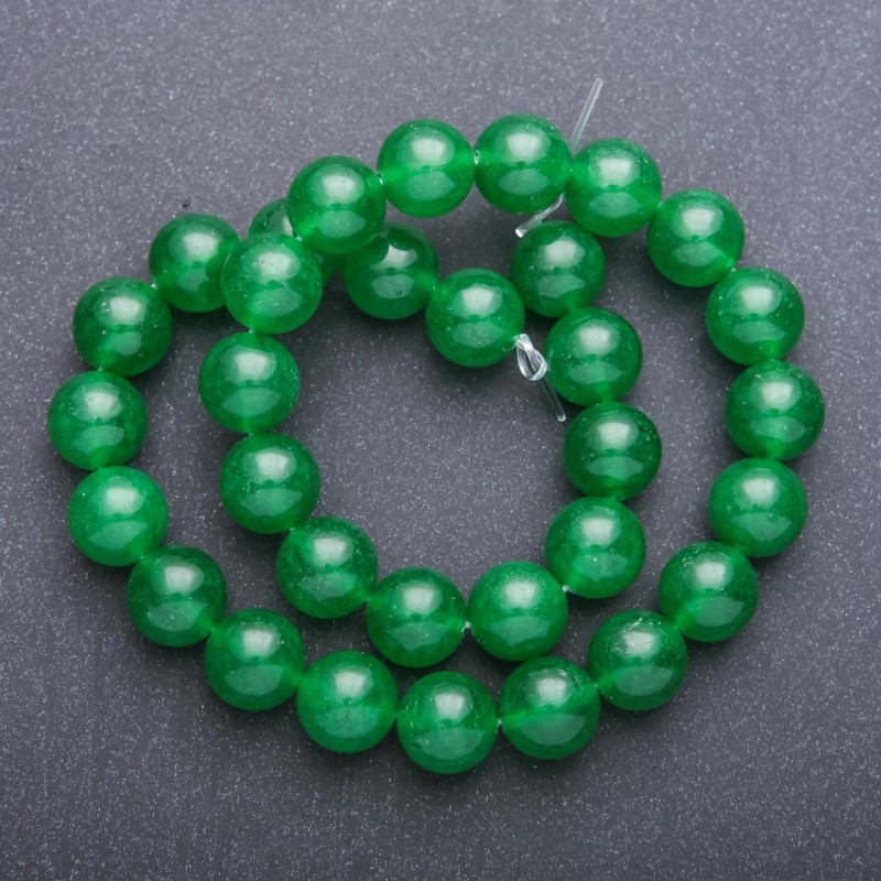 Beads of natural chrysoprase — smooth spheres, diameter 12 mm, thread length 38 cm