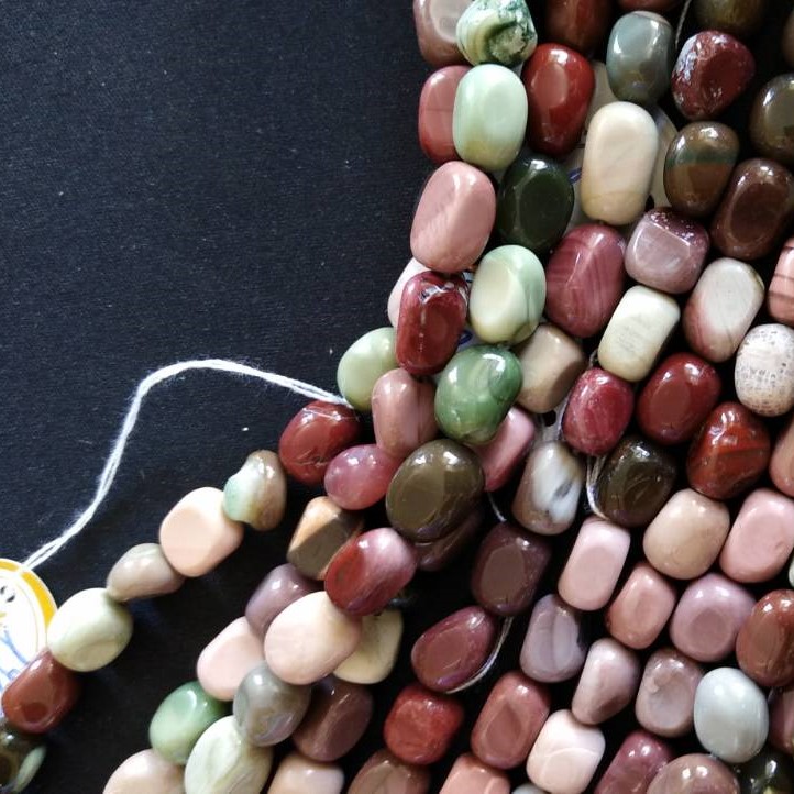 Green Mookaite Jasper Beads 7x9 mm (±), length 37 cm