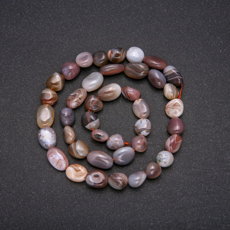 Beads on a thread of Botswana agate, faceted, diameter 10x8 mm, length 40 cm