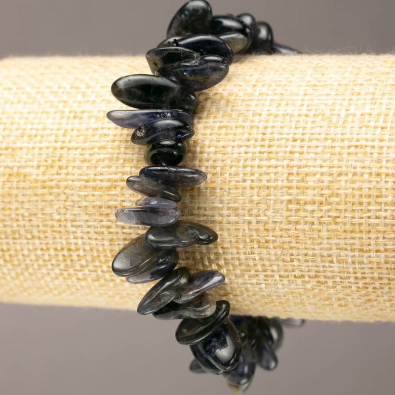 Elastic bracelet with natural iolite chips 'Needle', diameter 11-21×4-8 mm, length 18 cm +